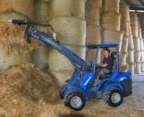 MultiOne mini loader 8 series with manure fork