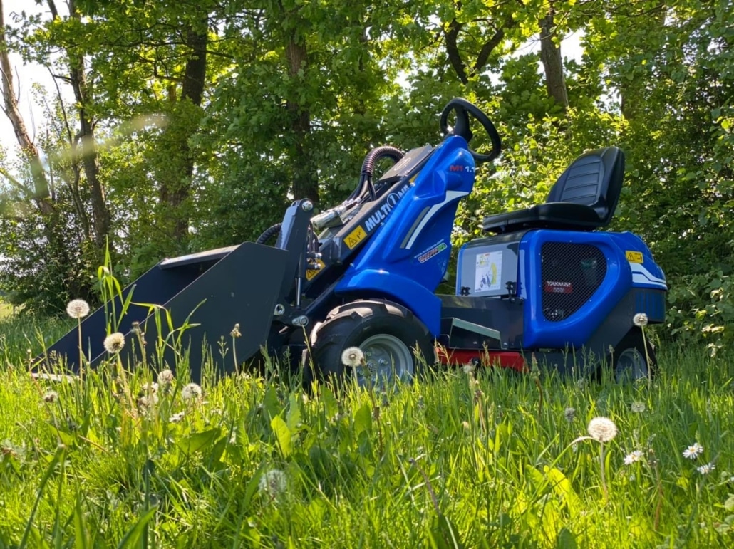 MultiOne mini loader 1 series with bucket