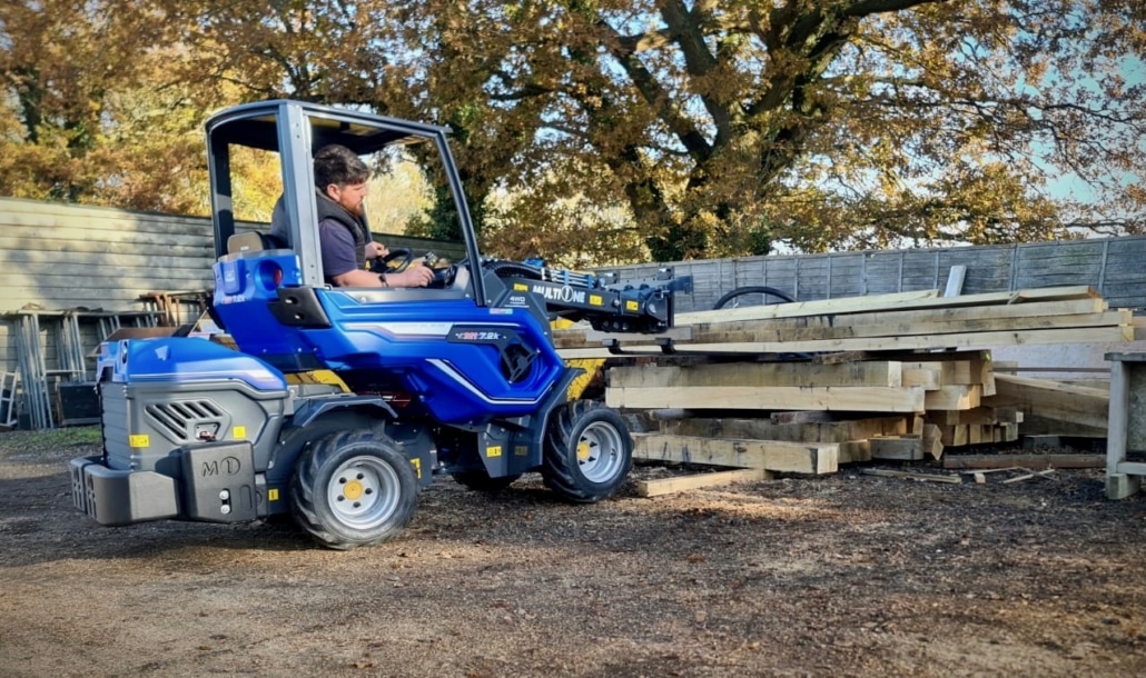 MultiOne mini loader 7.2k with pallet fork 01
