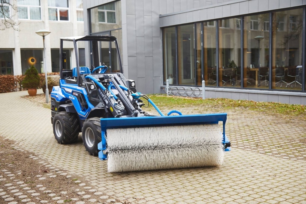 MultiOne mini loader 7.2k with sweeper